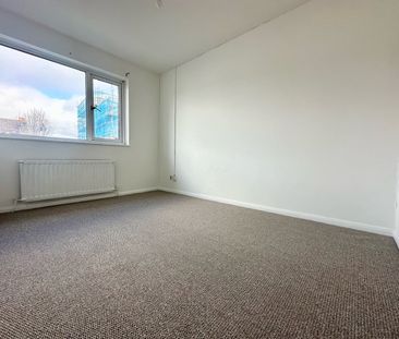 4 Bed Terraced House, Midhurst Avenue, CR0 - Photo 2
