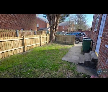 3 bedroom semi-detached house to rent - Photo 4