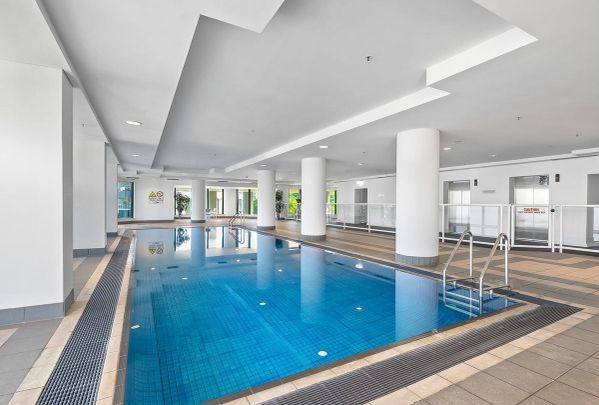 Riverside Elegance at Macleay Tower and Villas - Stunning 2-Bedroom Apartment - Photo 1