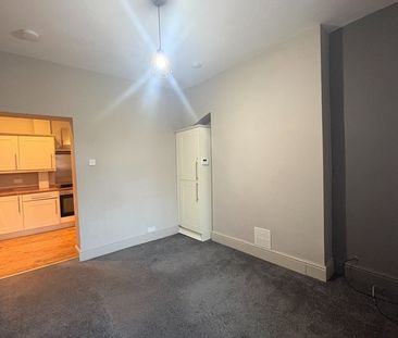 4 Bed Semi-Detached House, Woodchurch Lane, CH42 - Photo 3