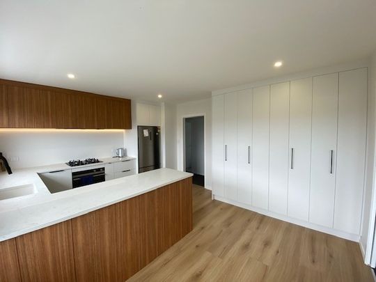 25 Breton Grove, Kingston - Photo 1