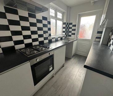 4 bedroom semi-detached house to rent - Photo 1