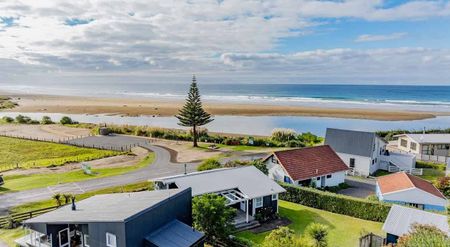 Work from Home by the Sea – Pourerere - Photo 3