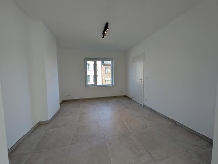 Volledig gernoveerde half-open bebouwing te Bellingen - Photo 2