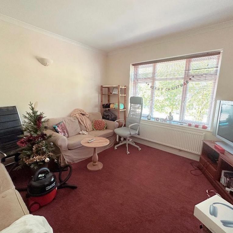 1 bedroom in a house share to rent - Photo 1