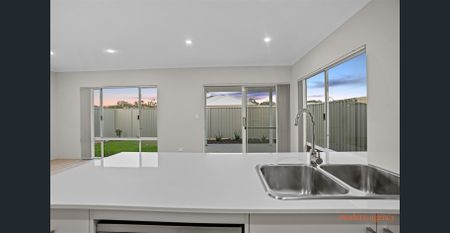 "Stunning 3 Bedroom House for Rent in the Desirable Neighborhood of Hilbert" - Photo 3