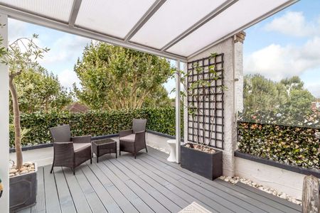 A well presented three bedroom maisonette with roof terrace - Photo 3