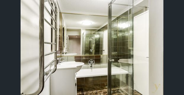 The Diplomat | Amazing Entertainer - Photo 1