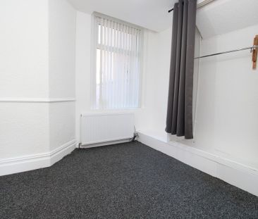 To Let 2 Bed Ground Floor Flat - Photo 2