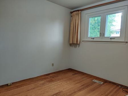 For Lease - 9 Lisburn Crescent Unit# upper, Toronto, Ontario - Photo 3