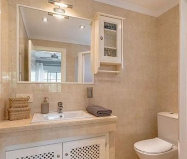 2 Bedroom Apartment For Rent in Estepona, Málaga - Photo 1