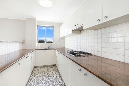 Tastefully Renovated, Sun-Kissed And Expansive, Executive Style Two Bedroom, Two Bathroom Apartment In The Heart Of Strathfield - Photo 5