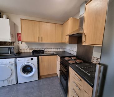 9 Bed Student Accommodation - Photo 5