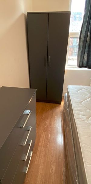 Room in a Shared House, Walm Lane, NW2 - Photo 1