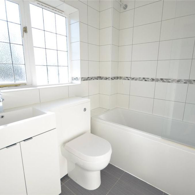 3 bedroom link detached house to rent - Photo 1