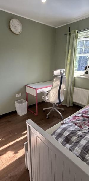 1 bedroom in a flat share to rent - Photo 1