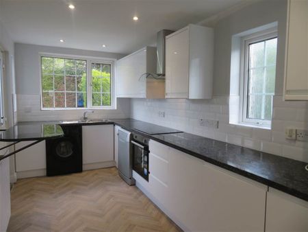 136 Sicily Park, Upper Lisburn Road, Belfast, BT10 0AP - Photo 4