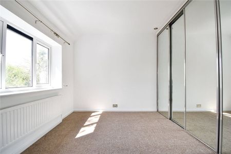 Spacious 1 bedroom maisonette for rent offering excellent access to Addenbrookes Hospital & City centre with local amenities close by. Street parking. Rear Garden. Unfurnished. - Photo 3