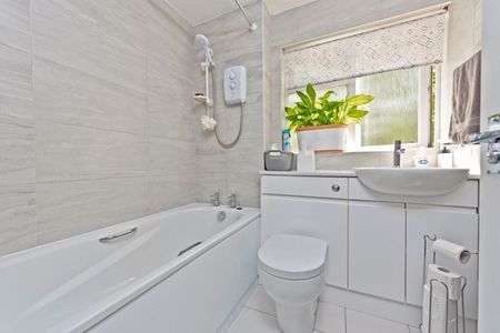 2 Bed Flat, Shelley Way, SW19 - Photo 5