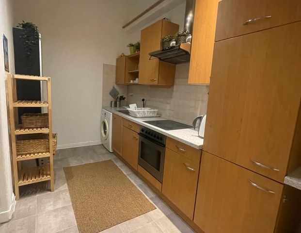 Fresh & Fully Furnished 2-Room Pad Near Schloss Charlottenburg - Photo 1