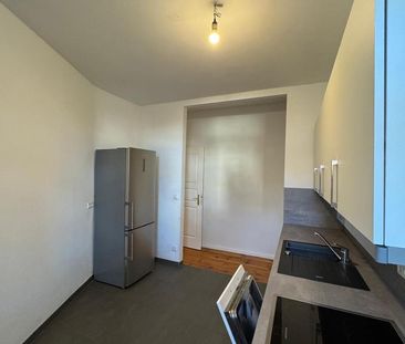 Großzügige, modernisierte 2-Zimmer-Altbauwohnung mit EBK I Badewann... - Foto 1