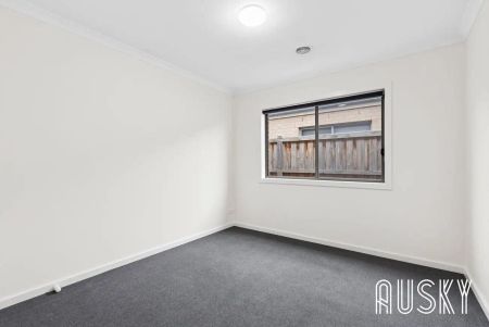“Stylish Family Living in Saltwater Coast Estate, Point Cook” - Photo 5