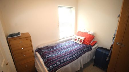 Queens Road, Worthing, West Sussex - Photo 2