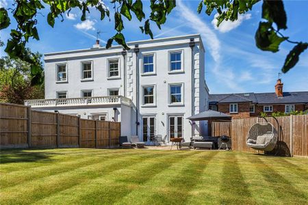 4 bedroom semi-detached house to rent - Photo 5