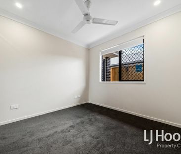 Modern Family Living in Yarrabilba - Photo 3