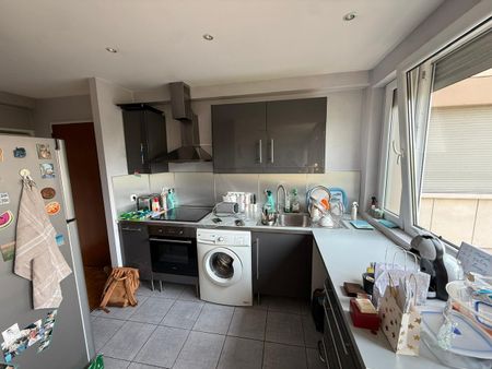 Location Appartement 4 pièces 73m² LYON 6ème - Photo 5