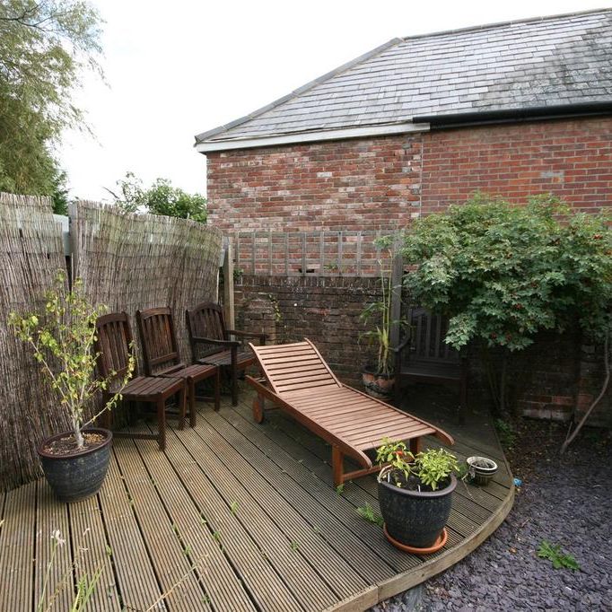 2 bedroom terraced house to rent - Photo 1