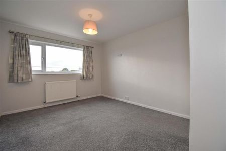 3 bedroom end of terrace house to rent - Photo 2
