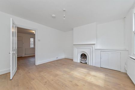 2 bedroom terraced house to rent - Photo 4