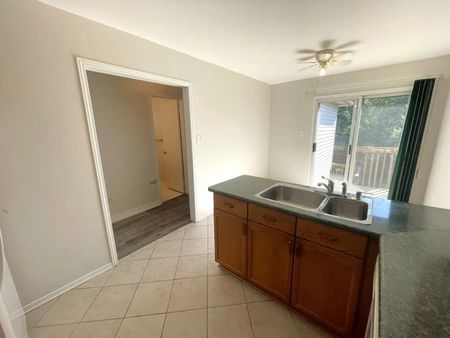 For Lease - 111 Athabaska Road, Barrie, Ontario - Photo 2