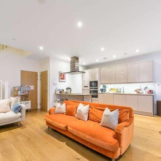 Lismore Gardens, Colindale, NW9 - Photo 1