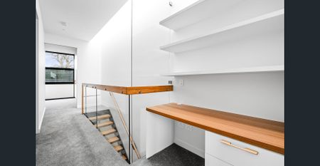 Victorian Beauty - Photo 3