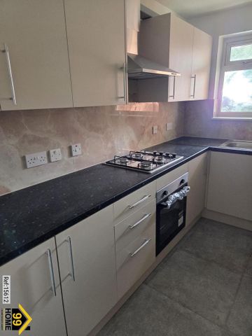 3 bedroom flat to rent - Photo 4