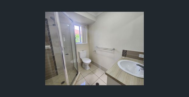 SPACIOUS 4 BEDROOM FAMILY HOME WITH OPEN KITCHEN LIVING DINING WITH SEPARATE CARPETED FAMILY ROOM. VERY GOOD SIZE BEDROOMS. 5 MINUTES TO THE HIGHWAY. - Photo 1