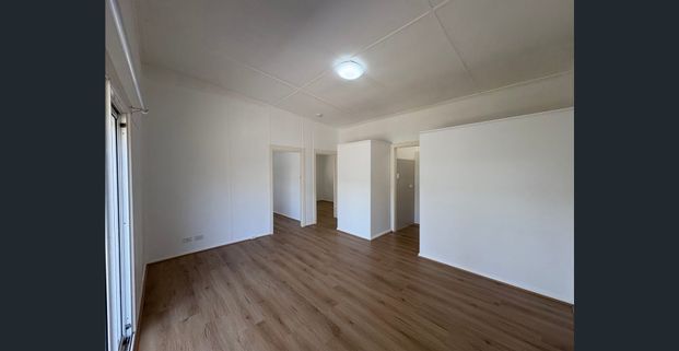 Beautifully 2-Bedroom Home - Short Walk to Terrigal Beach! - Photo 1