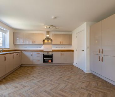 5 bedroom semi-detached house to rent - Photo 2