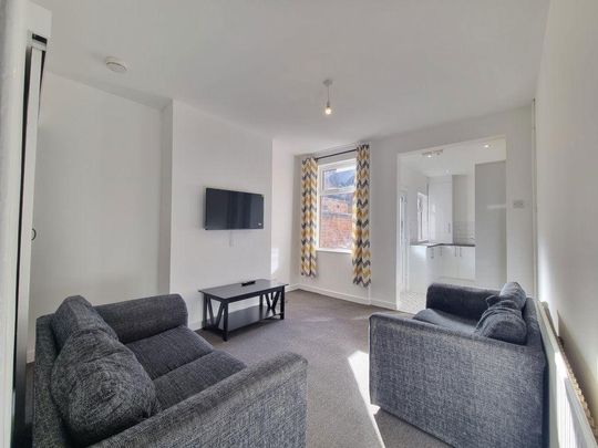 3 bedroom terraced house to rent - Photo 1