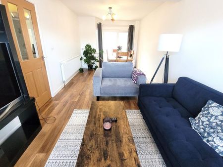3 bedroom semi-detached house to rent - Photo 2