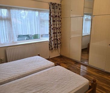 Room in a Shared Flat, Forty Lane, HA9 - Photo 2