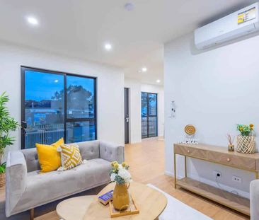 Modern living at its finest - 4 Bed 2 Bath - Photo 3