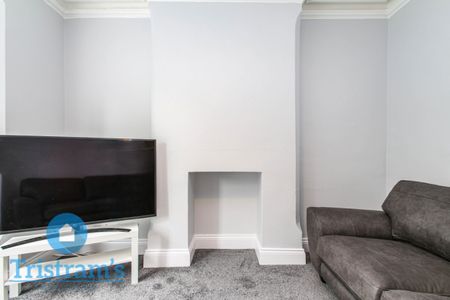 4 bed Town House for Rent - Photo 3