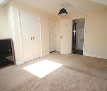 3 bedroom flat to rent - Photo 6