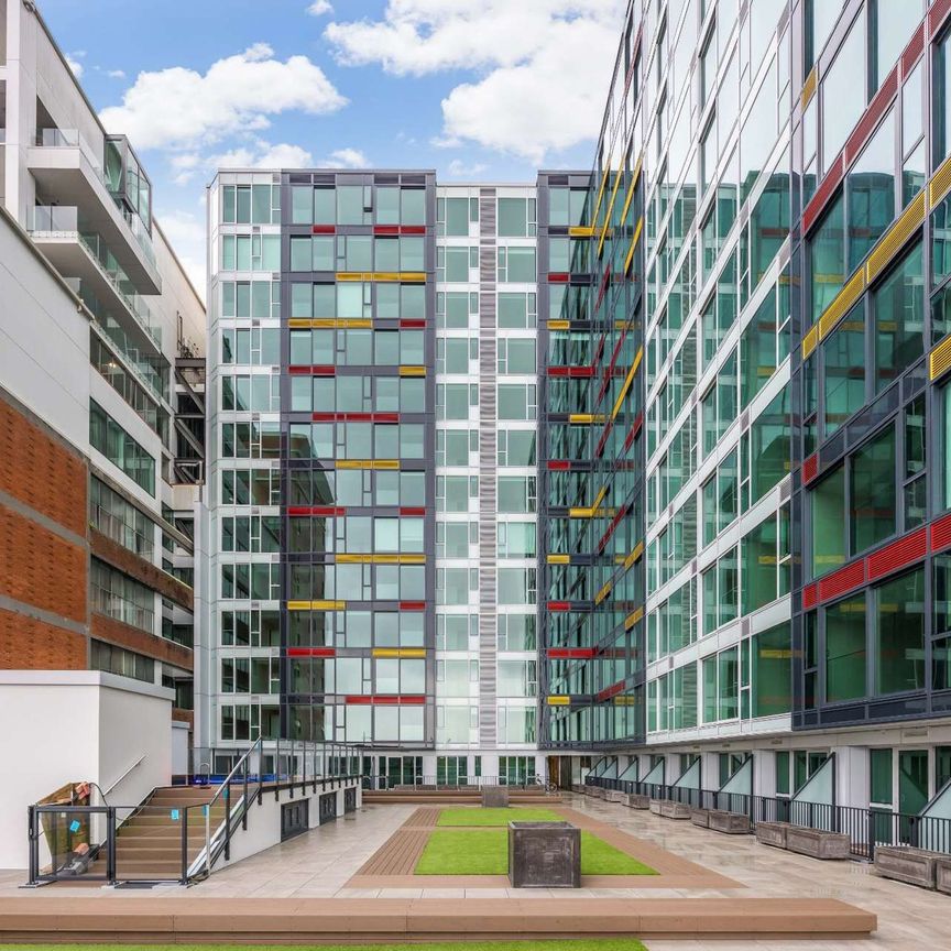 Modern City Living at Imperial Gardens - Photo 1