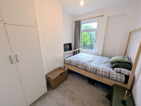 A 2 Bedroom Terraced - Photo 2