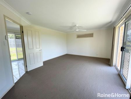 Beautiful Three Bedroom Home - Photo 2