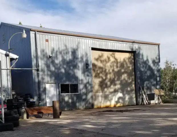 2016 sq ft heated building for rent | 272134 291 Rge Rd NE, Airdrie - Photo 1